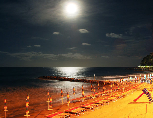 gallery-3-notte-spiaggia-laigueglia